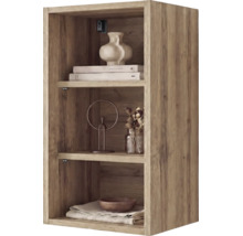 Étagère murale en aspect bois avec trois compartiments, décorée d'un vase, de livres, d'une sculpture, de fleurs et d'un bol.