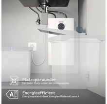 Petit chauffe-eau Stiebel Eltron installé sous un évier pour gagner de la place, classe d'efficacité énergétique A.