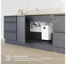 Chauffe-eau sous évier dans un meuble de cuisine moderne avec fonction thermostop pour éviter les pertes d'énergie.