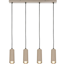 Suspension à 4 lampes avec abat-jour cylindriques beiges nervurés et une barre de plafond allongée.