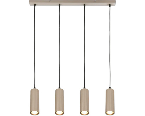 Suspension à 4 lampes avec abat-jour cylindriques beiges nervurés et une barre de plafond allongée.