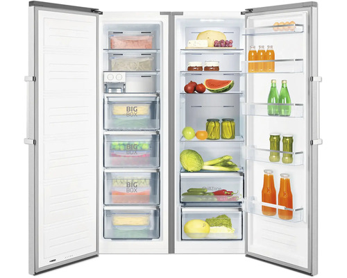 Réfrigérateur américain combiné ouvert avec tiroirs de congélation transparents, clayettes en verre et balconnets de porte, rempli d'aliments.