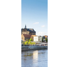 Papier peint photo avec vue sur la cathédrale de Magdebourg et l'Elbe à la lumière du jour avec des reflets dans l'eau.