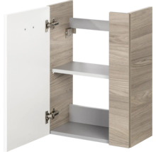 Hängeschrank mit Korpus in Eichenoptik, weißer Tür und einem Einlegeboden.