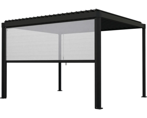 Pergola noire en aluminium avec toit à lames et store latéral escamotable pour la protection visuelle et solaire.