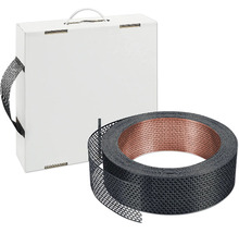 Closoir de faîtage noir pour la ventilation de toiture avec noyau en cuivre et boîte distributrice blanche.