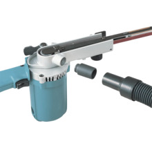 Lime à bande électrique avec raccord pour aspiration des poussières, adaptateur et tuyau d'aspirateur.