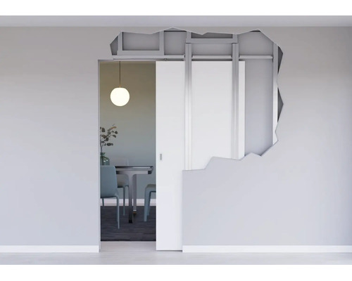 Système de montage pour porte coulissante dans une cloison avec cadre métallique et rail visibles.