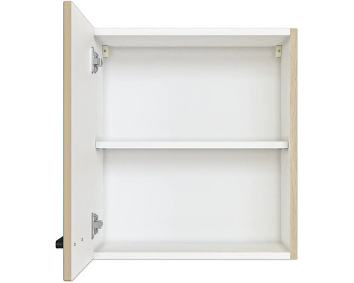 Badezimmer-Wandschrank mit einer geöffneten Tür, einem Einlegeboden und Korpus in Holzoptik.