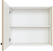 Wandhängender Schrank mit einer offenen Tür, einem Einlegeboden und Korpus in Holzoptik.