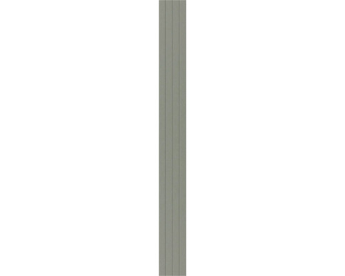 Panneau de façade gris avec rainures verticales et surface structurée.