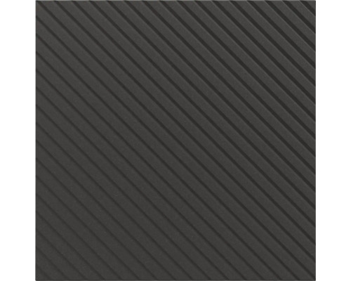 Tapis en caoutchouc noir avec profil à rainures diagonales.
