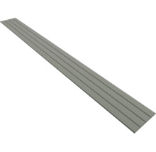Lame de terrasse en composite bois-plastique avec surface rainurée, grise.