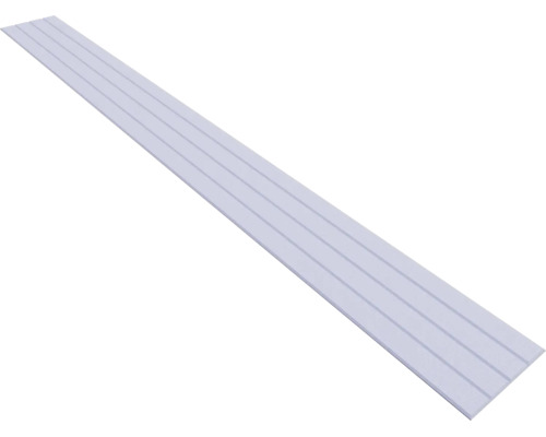 Long panneau mural ou de plafond rectangulaire en plastique avec plusieurs rainures longitudinales parallèles.