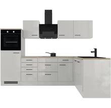 Cuisine moderne en L avec façades blanches, appareils électroménagers noirs, évier et plan de travail aspect bois.