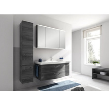 Modernes Badezimmer-Set bestehend aus dunkelgrauem Unterschrank in Holzoptik mit Waschbecken, Spiegelschrank und passendem Hochschrank.
