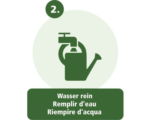 Deuxième étape: remplir l'arrosoir d'eau.