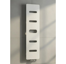 Radiateur design vertical blanc avec cinq ouvertures horizontales.