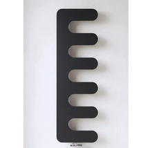 Radiateur design vertical moderne noir avec un profil en forme de peigne et des lamelles horizontales ouvertes sur le côté.