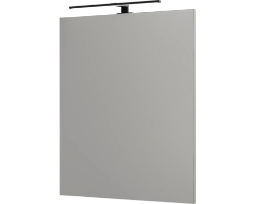 Miroir de salle de bain rectangulaire sans cadre avec un éclairage LED noir étroit monté sur le dessus.