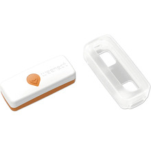 Weenect GPS-Tracker für Haustiere mit einer transparenten Schutzhülle aus Silikon.