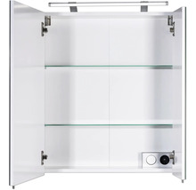 Armoire de toilette ouverte pour salle de bains avec deux tablettes en verre, prise intégrée, interrupteur et éclairage LED sur le dessus.