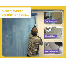 Auftragen von Grundierung auf eine Wand zur Vorbereitung für Spachtelmassen, Fliesenkleber und Ausgleichsmassen. Sika Logo.