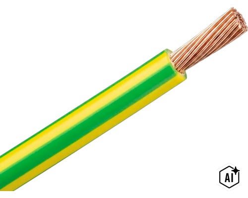 Fil électrique vert-jaune avec fils de cuivre dénudés à l'extrémité, câble souple pour installation électrique. (Image AI modified or generated)