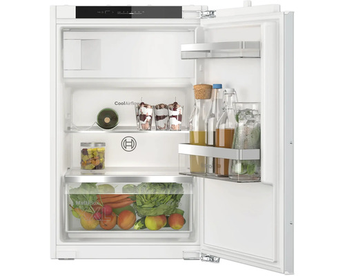 Réfrigérateur encastrable Bosch avec bac à légumes MultiBox XXL et intérieur ouvert avec aliments