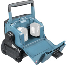 Projecteur de chantier Makita avec batterie et compartiment à piles ouvert avec deux batteries lithium-ion