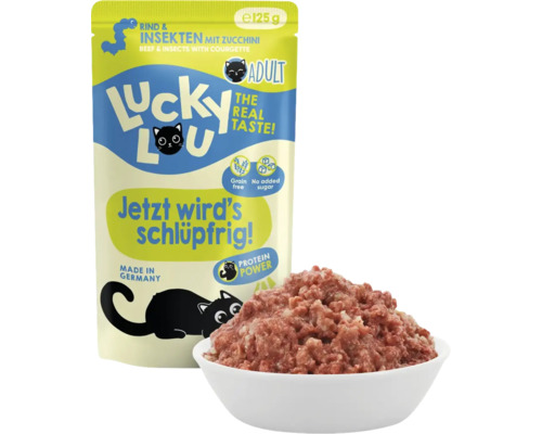 Aliment pour chat Lucky Lou au bœuf et insectes avec courgette sachet de 125 grammes à côté d une gamelle de nourriture humide