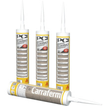 Trois cartouches debout et une couchée de mastic silicone pour pierre naturelle PCI Carraferm, chacune avec 310 millilitres de contenu.