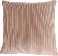 Coussin carré avec surface nervurée et texture fine comme accessoire d intérieur