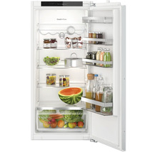Réfrigérateur encastrable Bosch avec tiroir MultiBox XL et système CoolAirflow, rempli d'aliments, porte ouverte.