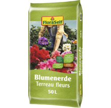 FloraSelf Blumenerde 50 Liter für Blumen und Pflanzen in einer praktischen Pflanzentasche.