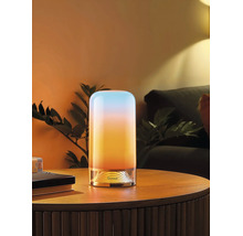 Lampe de table Govee avec diffuseur cylindrique sur une table en bois dans une pièce de vie.