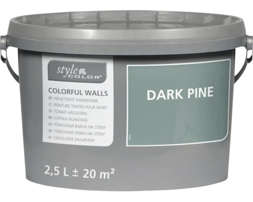 Ein Eimer StyleColor Wandfarbe in der Nuance Dark Pine mit 2,5 Liter Inhalt für etwa 20 Quadratmeter Fläche.