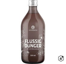 Wundergarten Flüssigdünger mit 15 Prozent Pflanzenkohle in einer 330 Milliliter Flasche. (Image AI modified or generated)