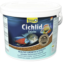 Un seau de nourriture pour poissons Tetra Cichlid Sticks pour une croissance saine et la vitalité des cichlidés.