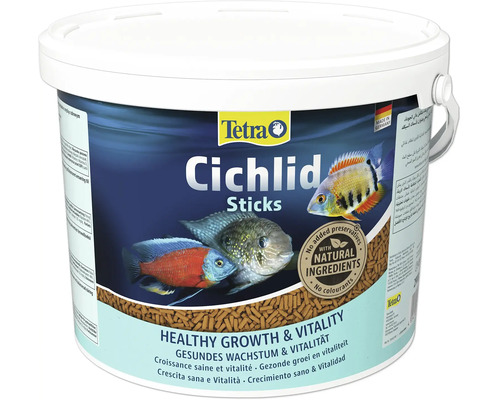 Un seau de nourriture pour poissons Tetra Cichlid Sticks pour une croissance saine et la vitalité des cichlidés.