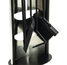 Set d'accessoires de cheminée avec support en métal pour le nettoyage des cheminées et poêles.