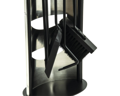 Set d'accessoires de cheminée avec support en métal pour le nettoyage des cheminées et poêles.