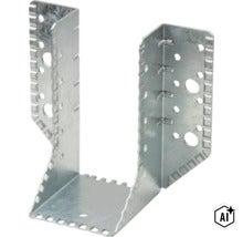 Sabot de charpente galvanisé pour structures en bois (Image AI modified or generated)