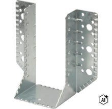 Sabot de charpente en acier en forme de U pour le montage de poutres en bois avec plaque perforée pour vissage (Image AI modified or generated)