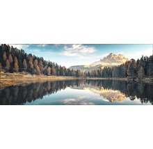 Berglandschaft mit See und Wald