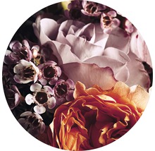 Blumenarrangement mit Rosen und Wachsblumen