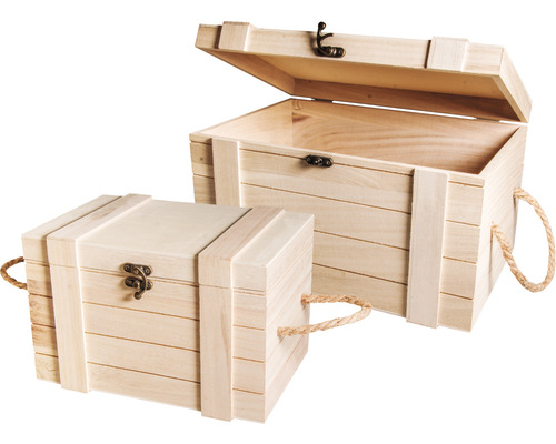 Deux coffres en bois avec poignées en corde et fermeture