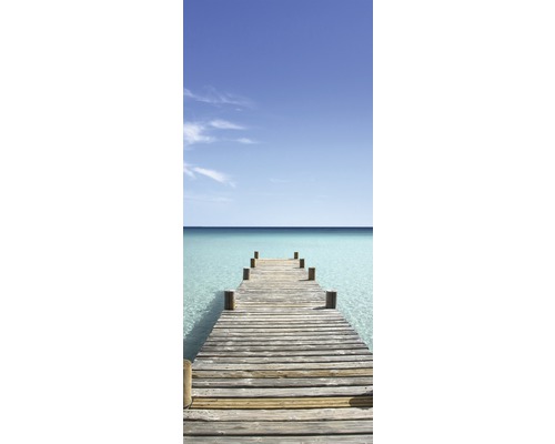 Jetée en bois sur la mer sous ciel bleu