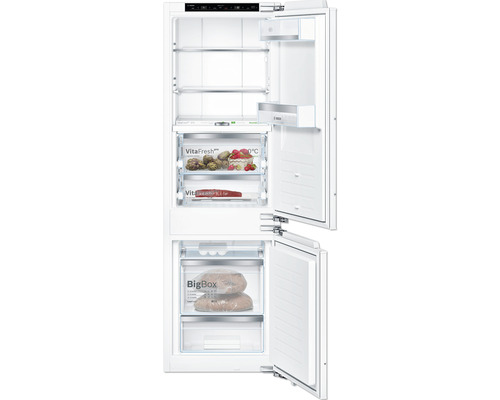 Geöffneter Bosch Kühlschrank mit VitaFresh- und BigBox-Fächern.