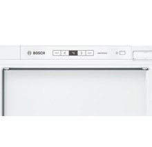 Bosch Logo, Bedienelemente eines Kühlschranks mit Alarm, Temperaturanzeige und Super-Funktion